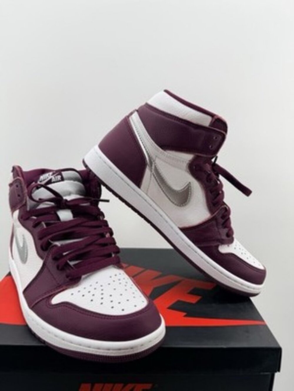 Jordan 1 Bordeaux size 9.5M